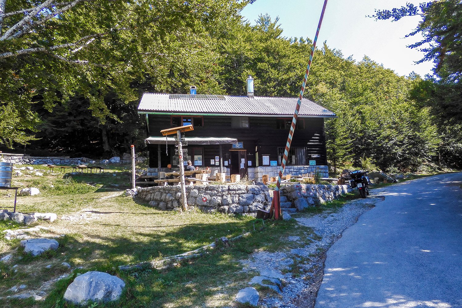 IZ FJORDA ZAVRATNICA NA CESTU S POGLEDOM 14