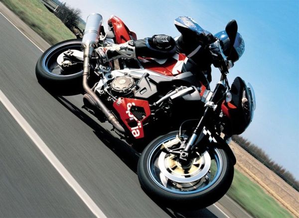 01aprilia-tuono6120A1F8-6B5A-7C6A-E2E1-4B6123DEE61E.jpg